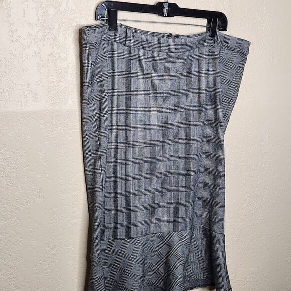 Torrid A-Line Skirt Women's 18 Gray Check Polyester Stretch Tiered Hem Back Zip - Picture 2 of 7